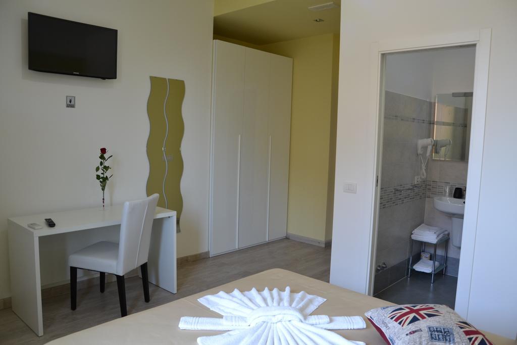 Fly In The World B&B Fiumicino Room photo